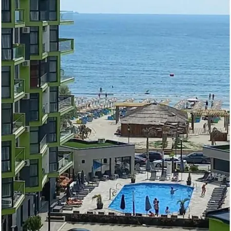 Promenada Premium Pool & Prima Linie Apartment