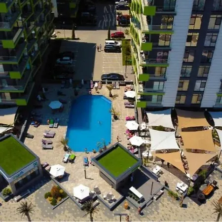 Promenada Premium Pool & Prima Linie