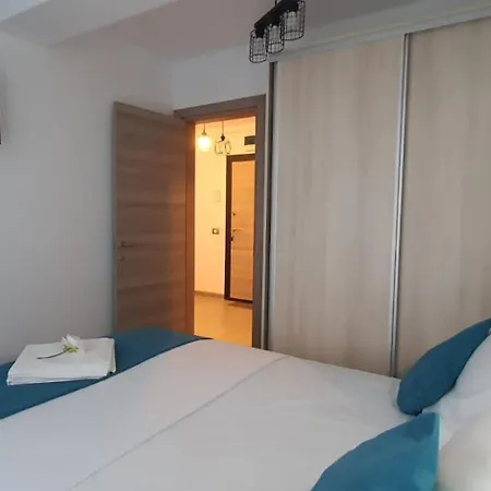 Promenada Premium Pool & Prima Linie Apartment